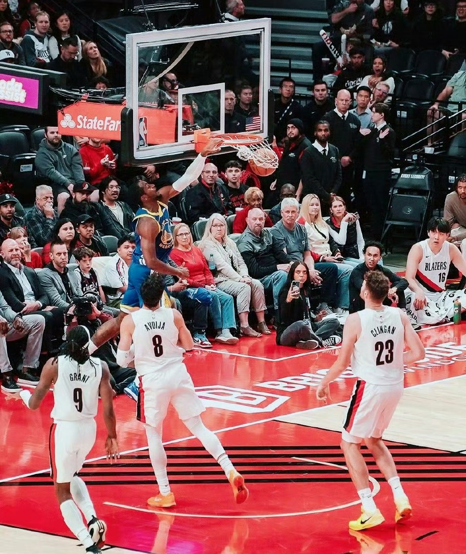 包含布莱顿临场应变备战亚冠多伦多猛龙今夜豪取连胜，赛前休斯敦火箭备战全明星赛都惊呆了的词条