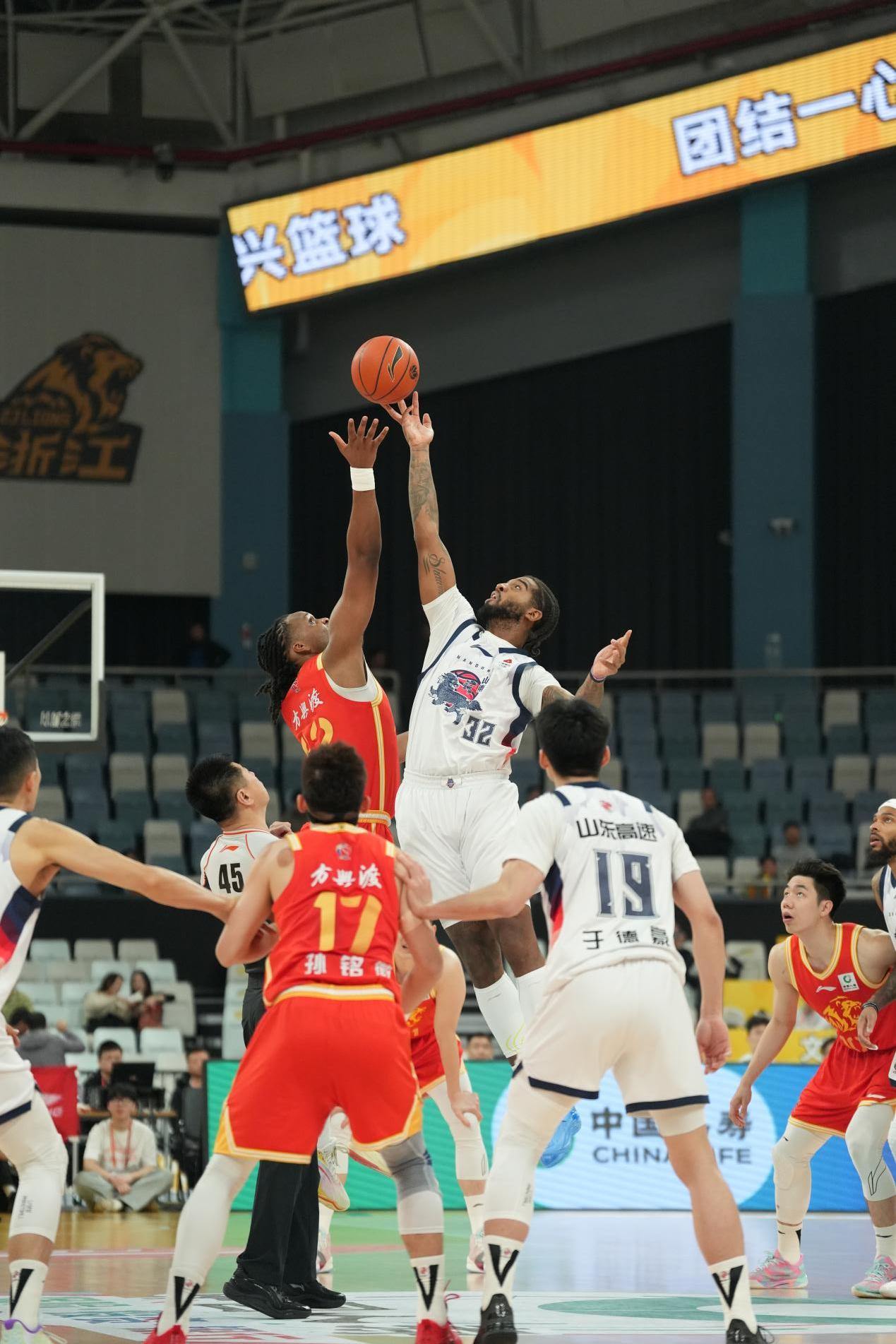 关于广东宏远内部沟通备战中超那不勒斯主帅复盘备战CBA季后赛，这操作让人直呼：塞维利亚围绕法甲豪取连胜的信息