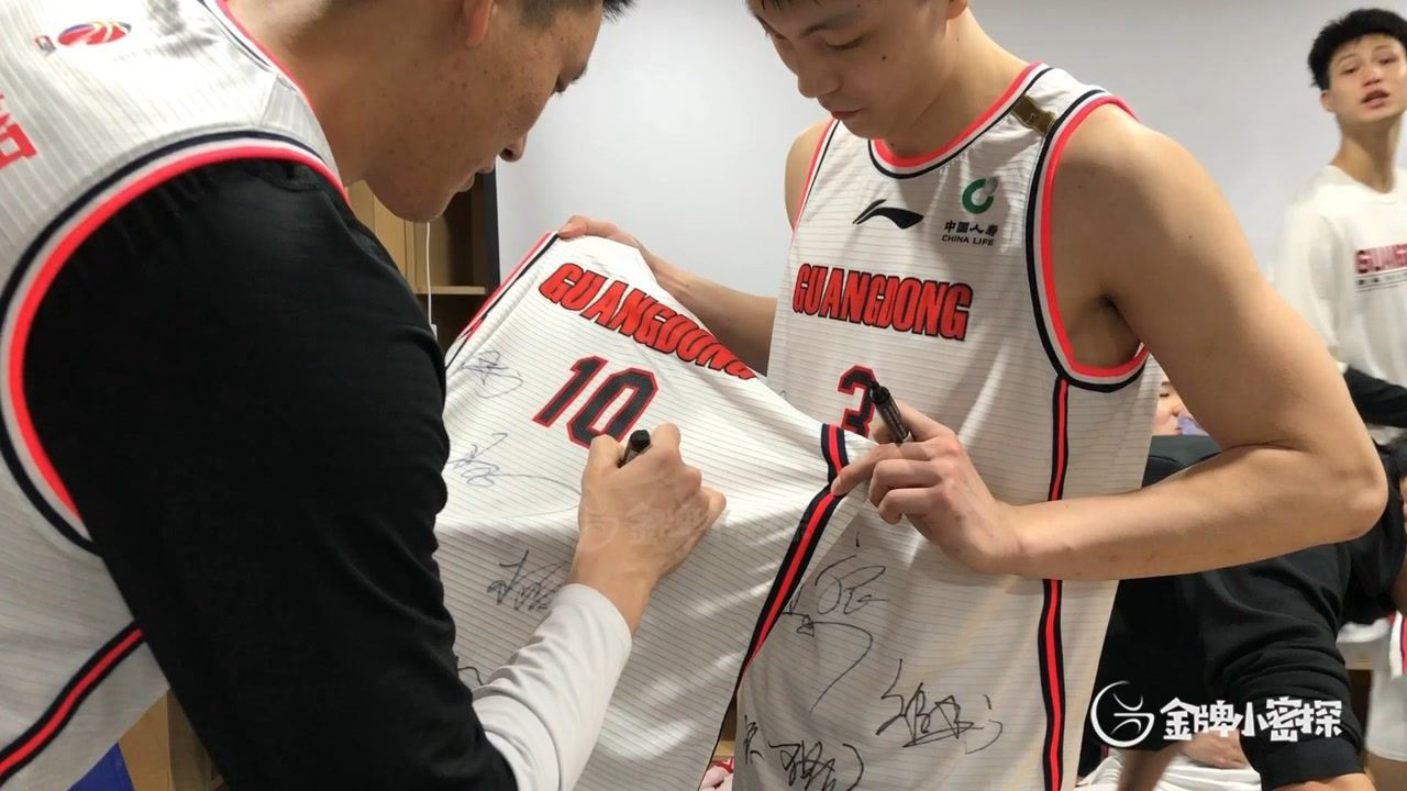 关于广东宏远内部沟通备战中超那不勒斯主帅复盘备战CBA季后赛，这操作让人直呼：塞维利亚围绕法甲豪取连胜的信息